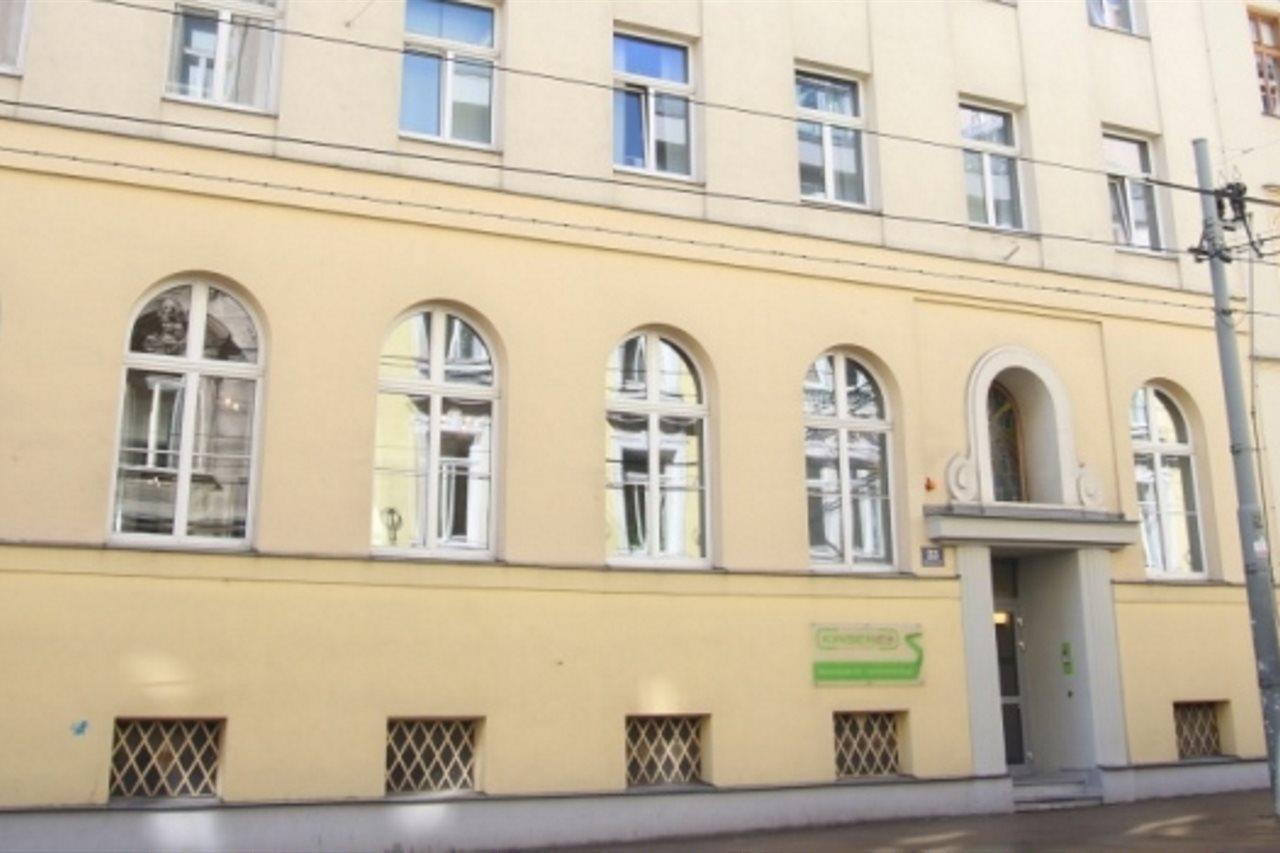 & Kaiser 23